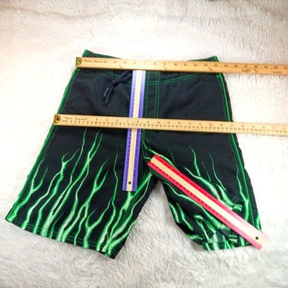 Vintage Nike Green Lightning Shorts Travis Scott Youth/ Teen Size M 28 Waistline - Picture 10 of 10